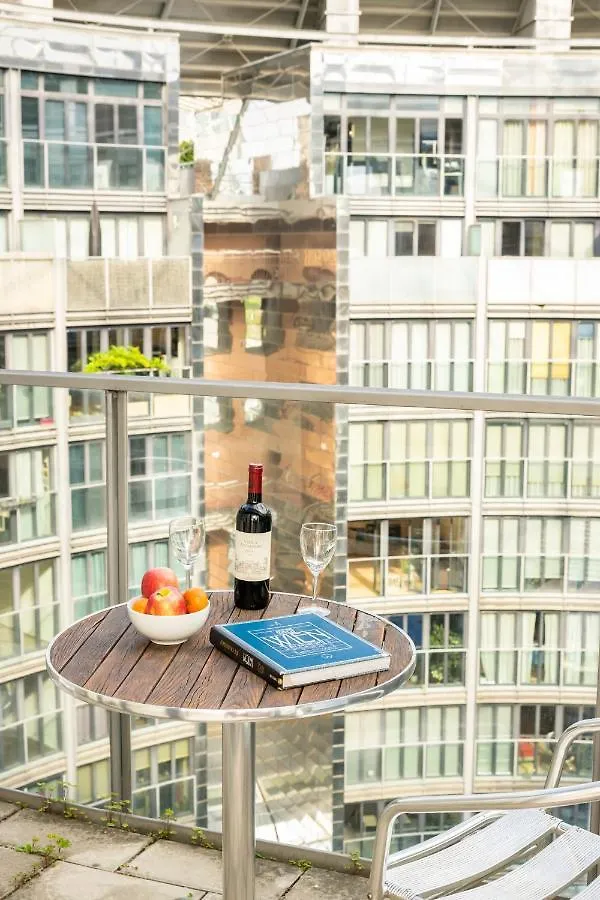 Urban Studio Gasometer By Ichbucheat Apartment Vienna Austria